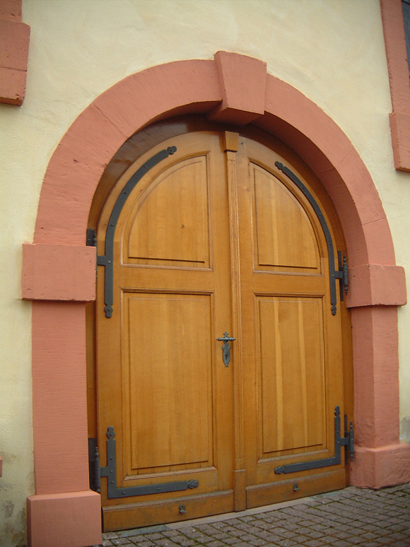 Referenzen - Metallbau Geiss - Kirche Hirschberg Türbeschläge